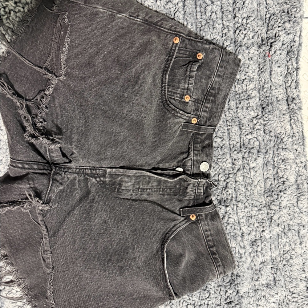 Levi's High-Rise Black Distressed Jeans